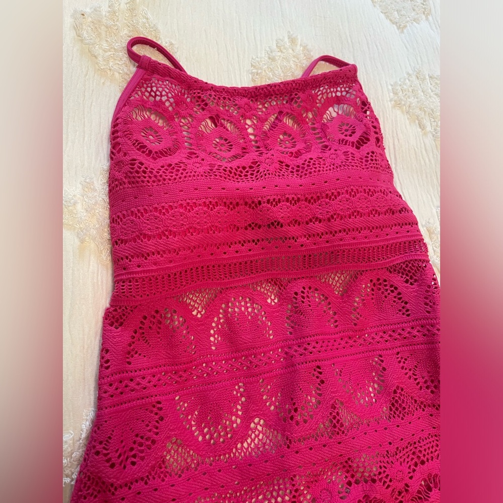 NWT Kenneth Cole Reaction Suns Out Crochet Buns Out Swimsuit in Pink swim - Picture 4 of 8